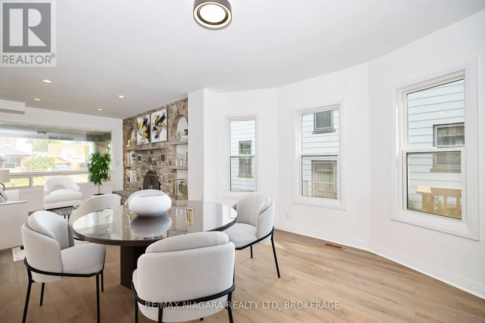 253 DUFFERIN STREET
