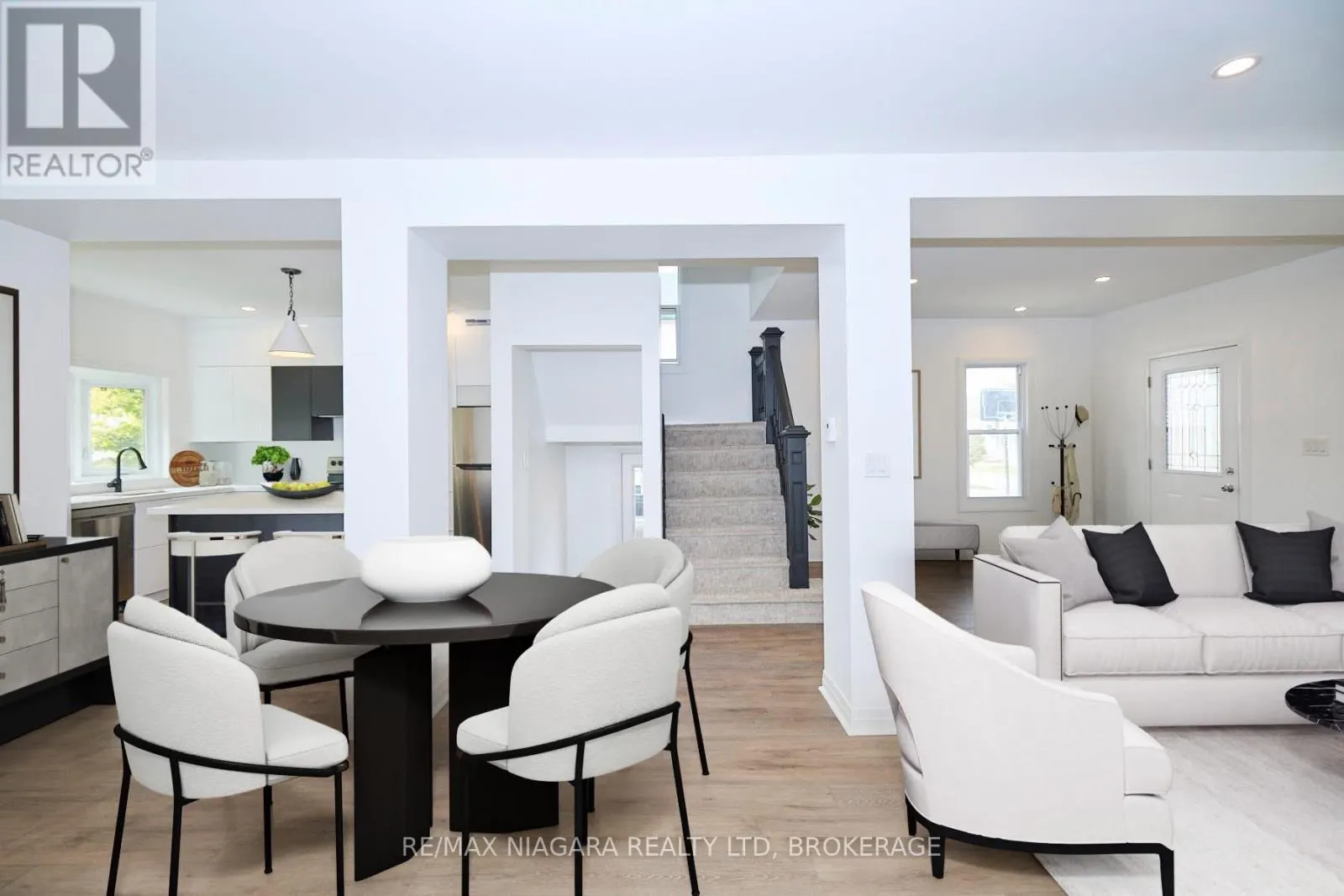 253 DUFFERIN STREET