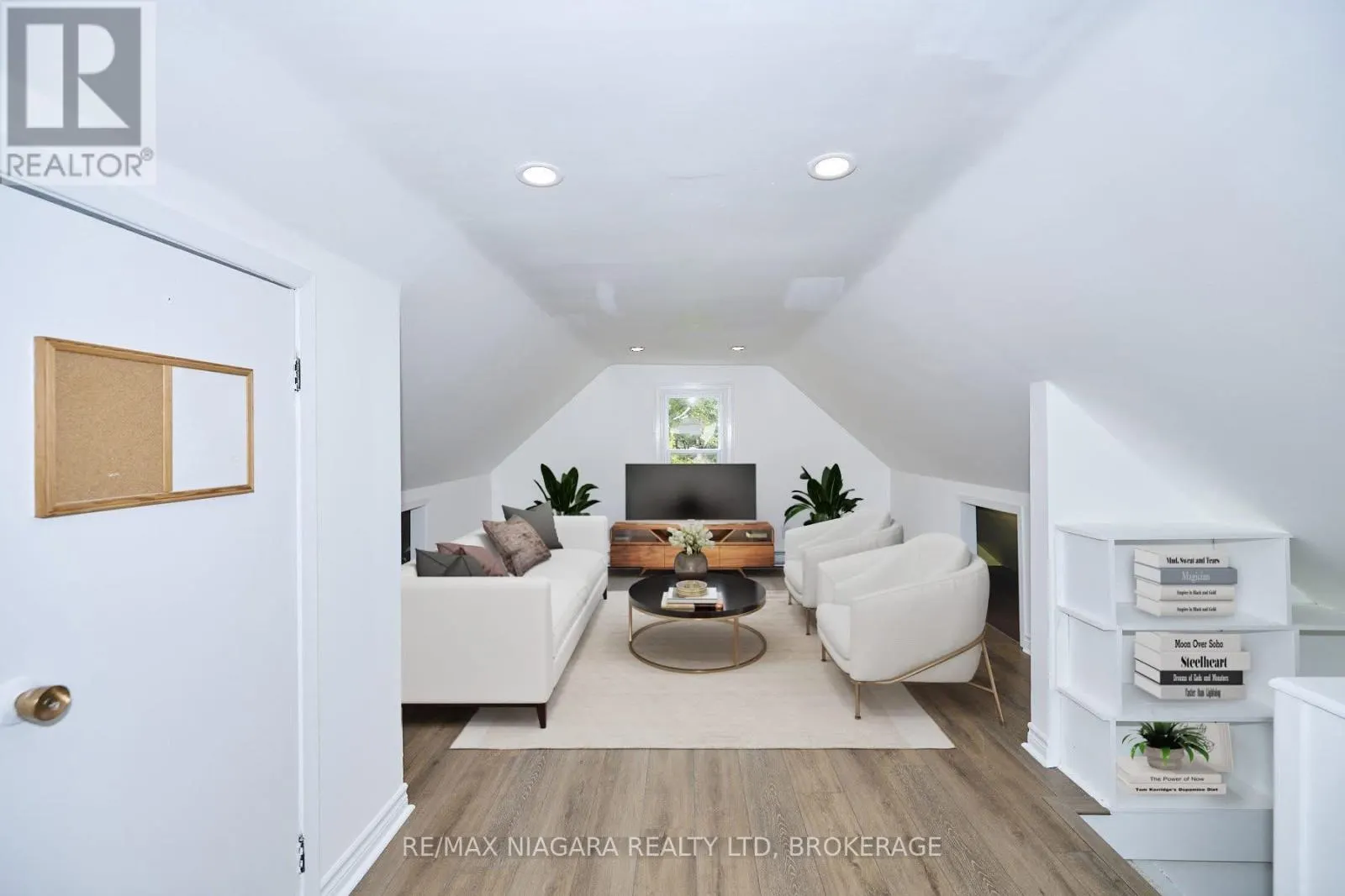 253 DUFFERIN STREET