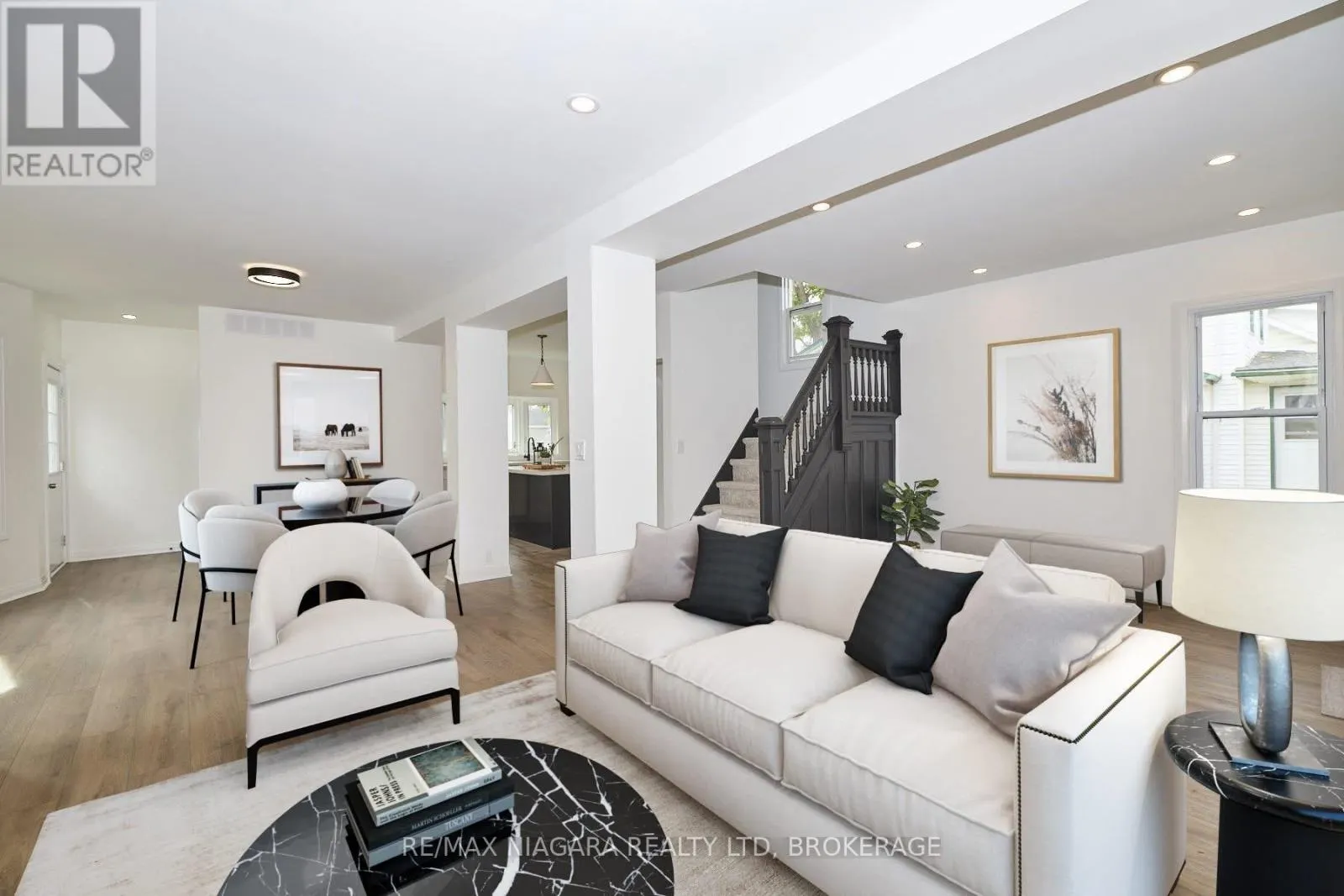253 DUFFERIN STREET