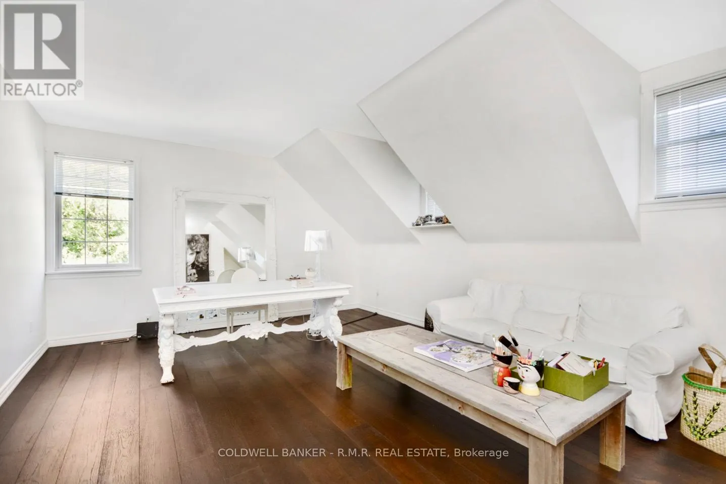 10 ARMITAGE AVENUE