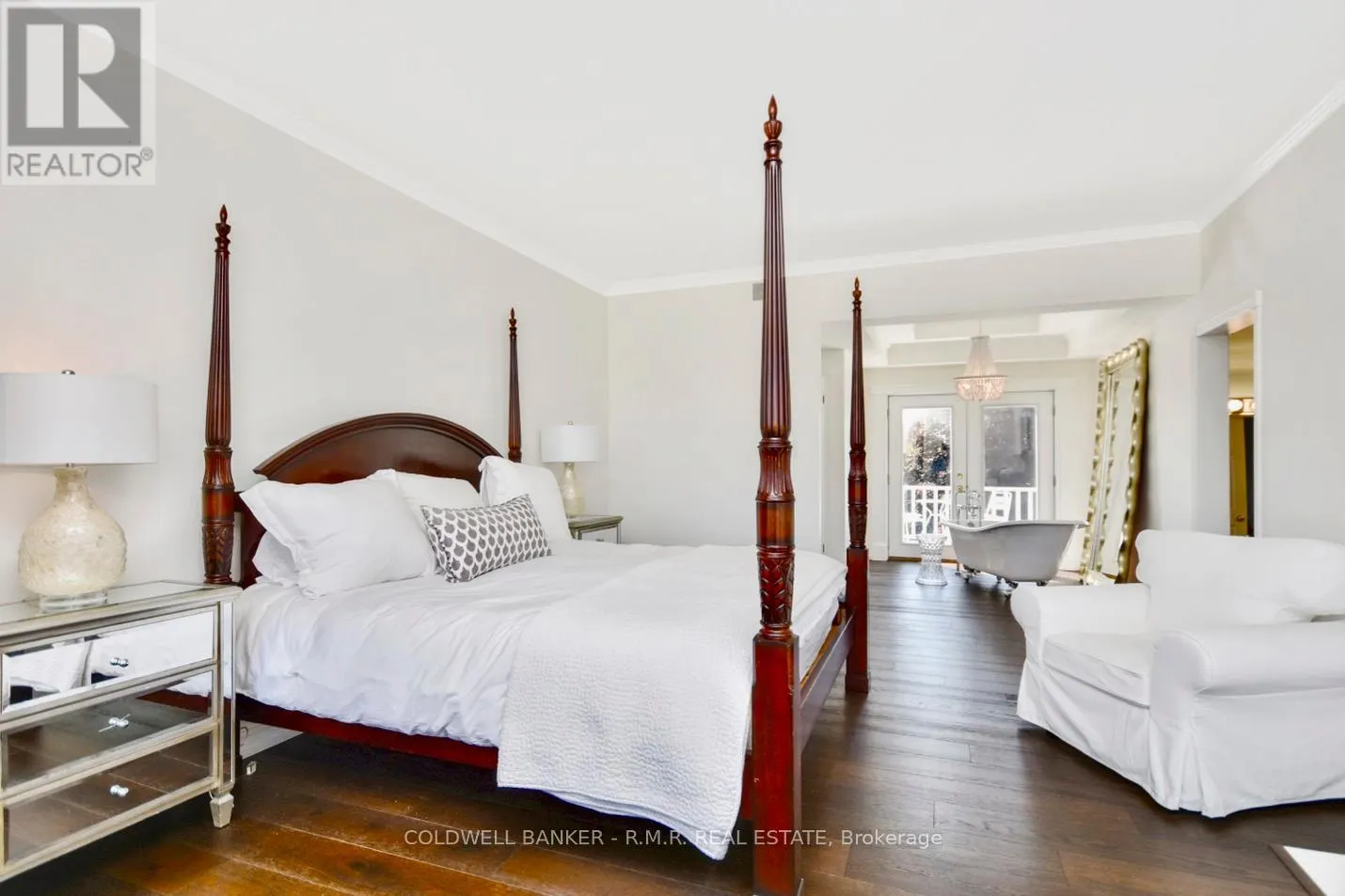 10 ARMITAGE AVENUE