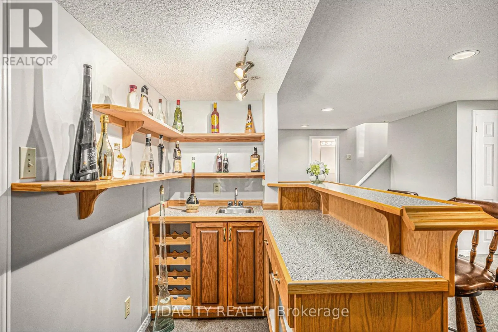 914 LONG MEADOW WAY