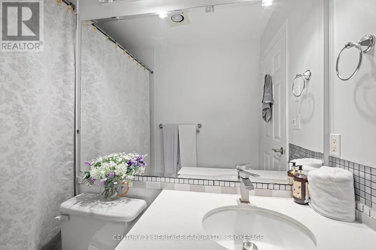29 - 1098 KING STREET W, #29