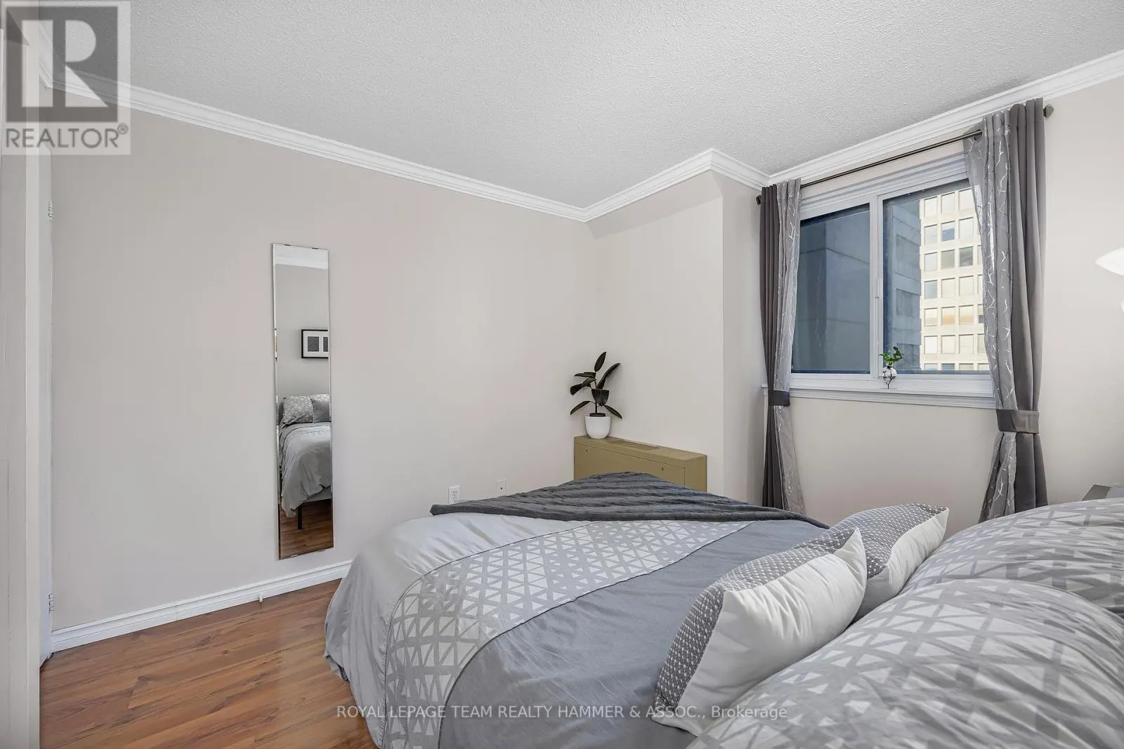 1701 - 199 KENT STREET