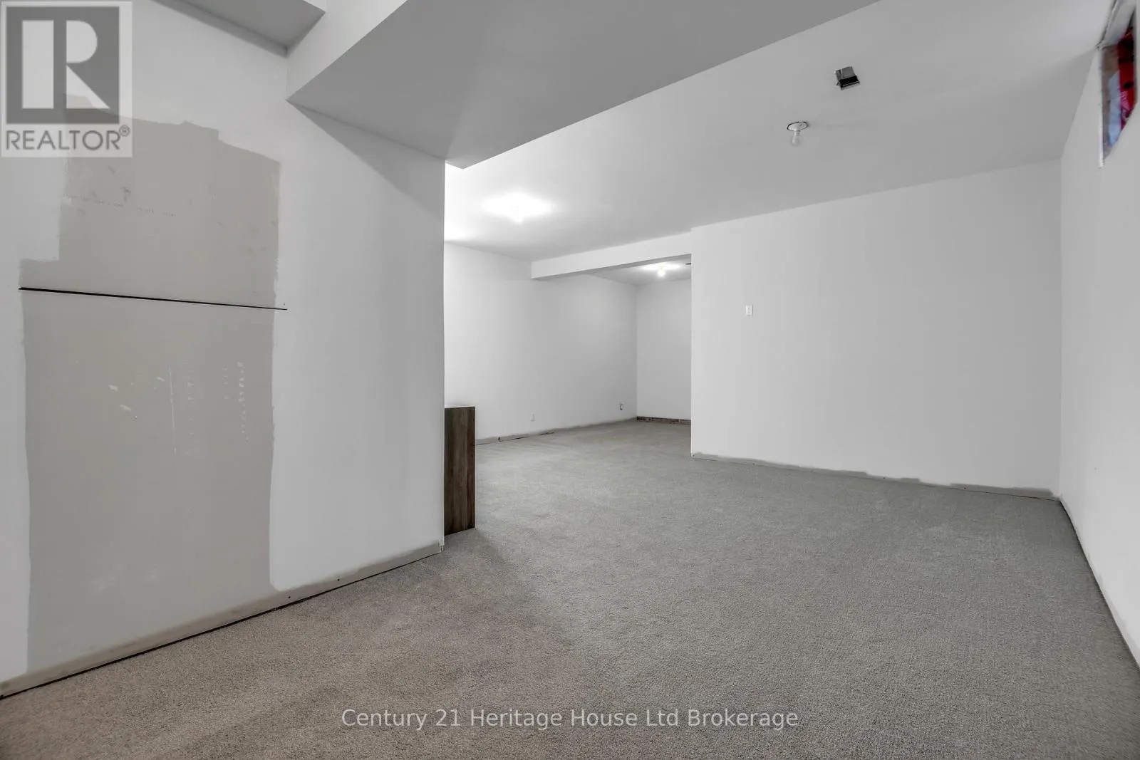 6 SANDY COURT