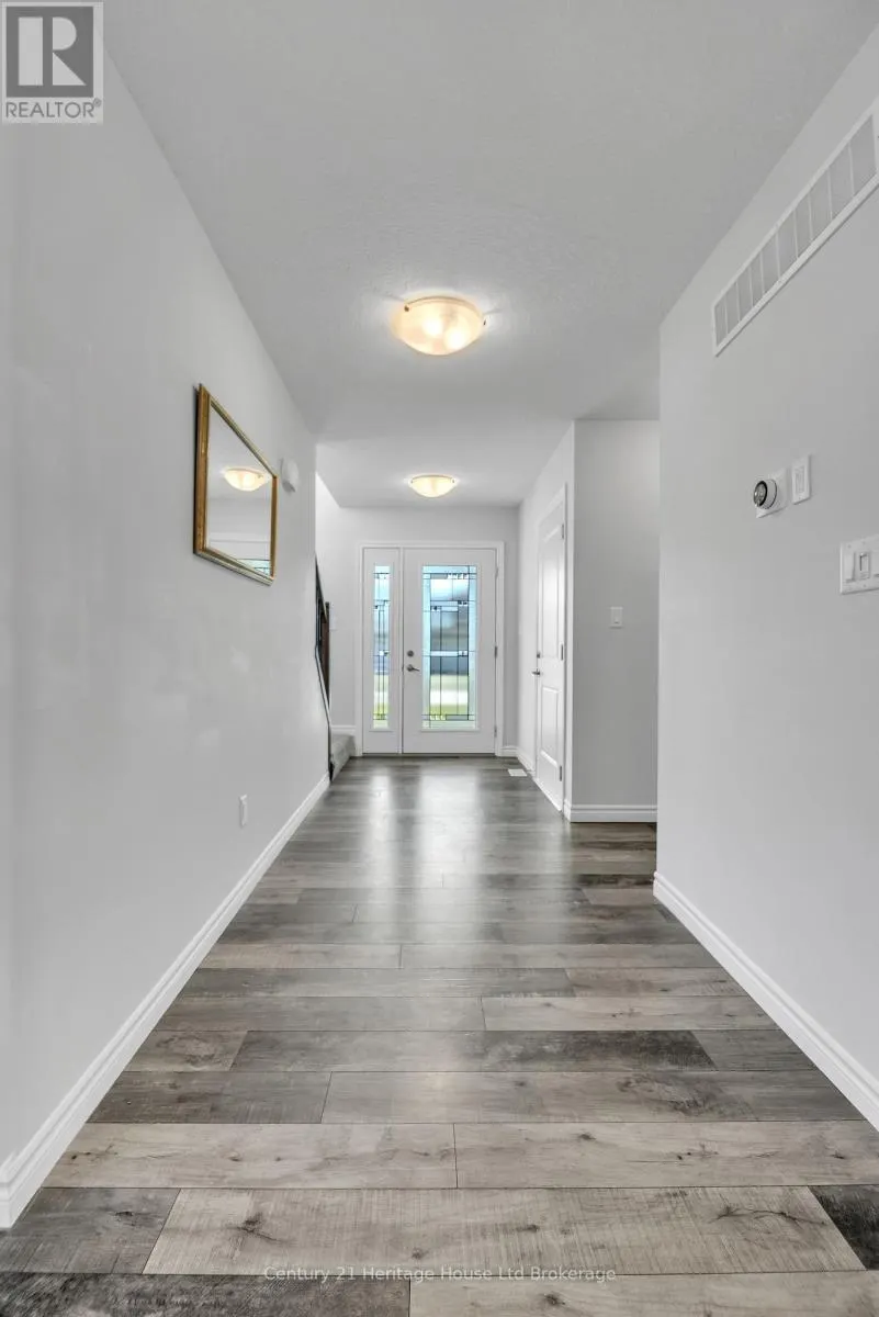 6 SANDY COURT