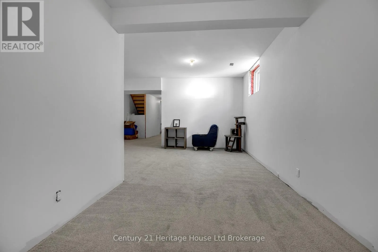 6 SANDY COURT