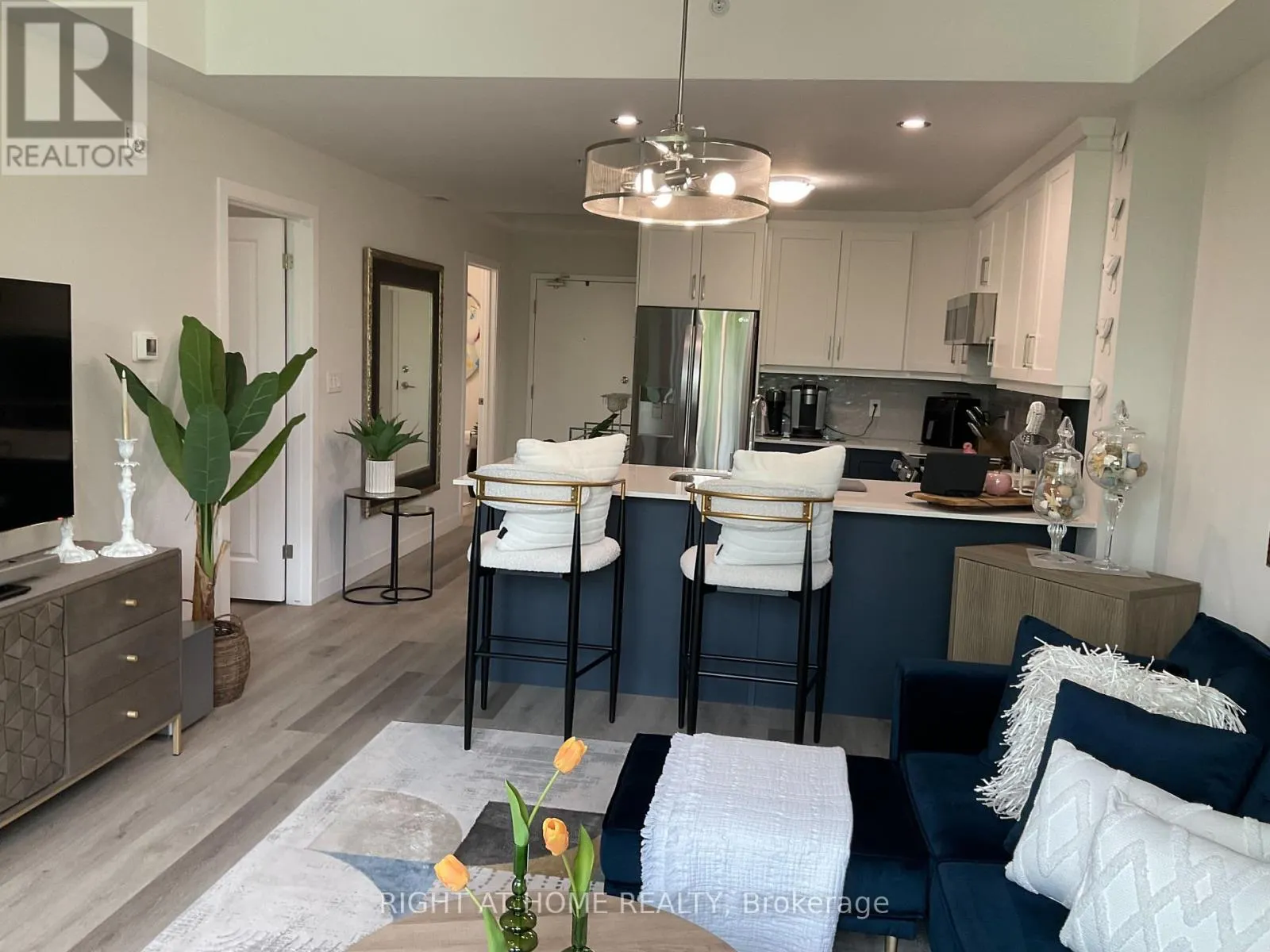 211 - 100 THE PROMENADE ROAD
