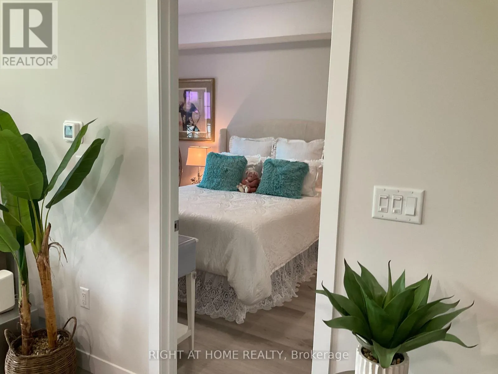 211 - 100 THE PROMENADE ROAD