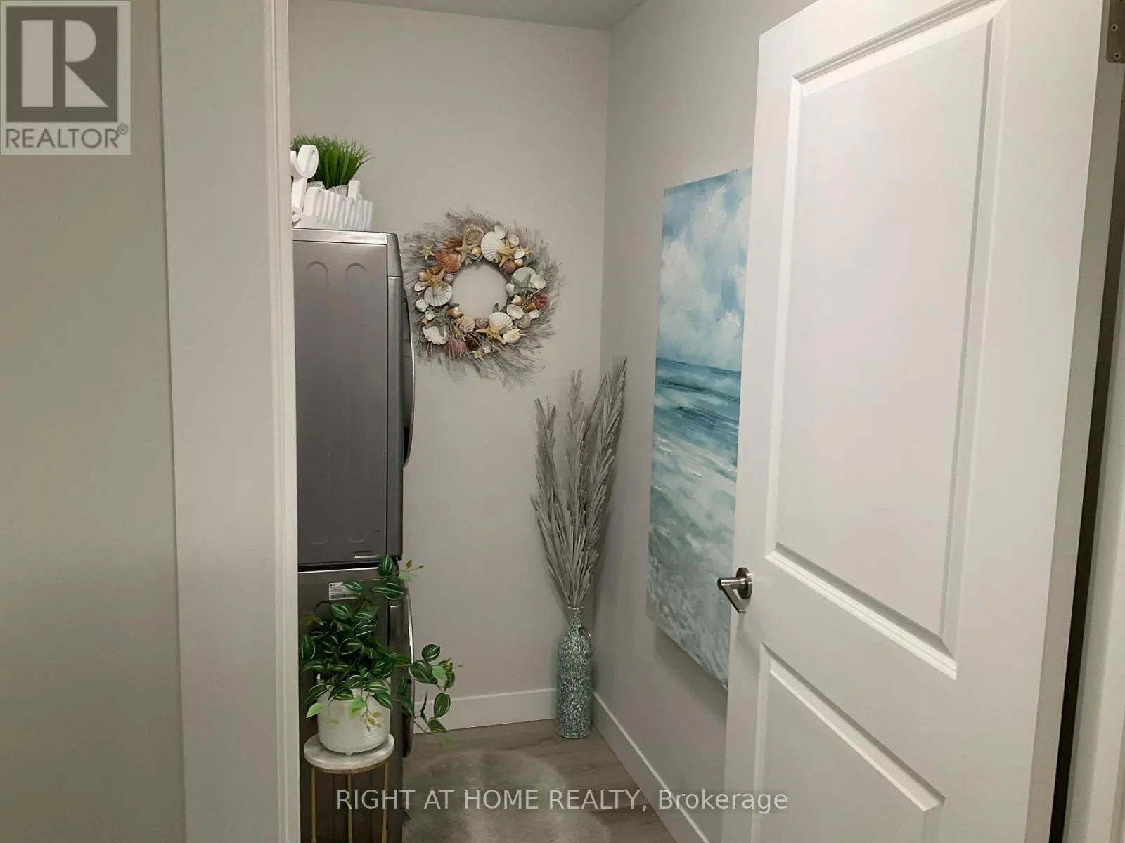 211 - 100 THE PROMENADE ROAD