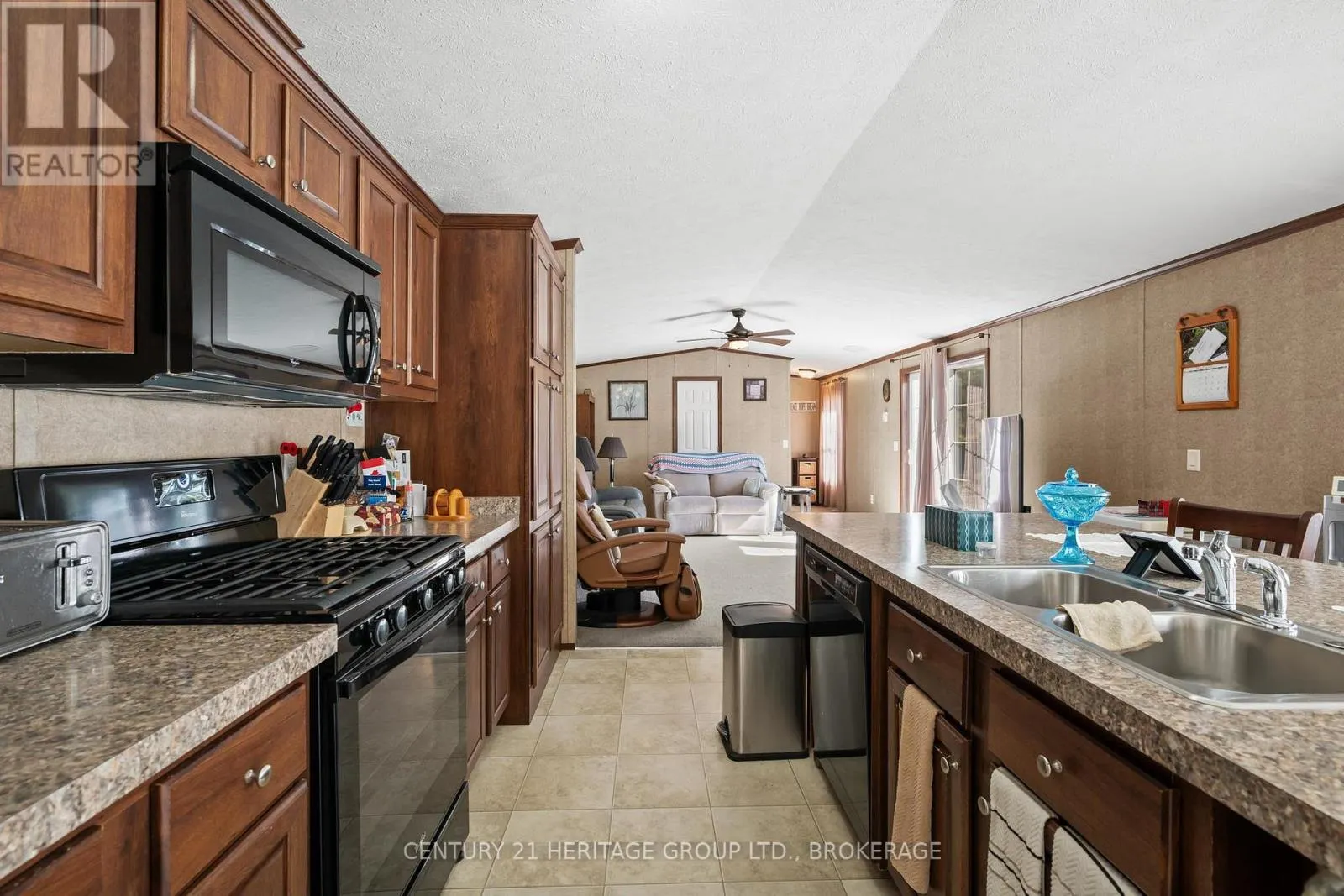 7 - 5633 BATH ROAD, #7