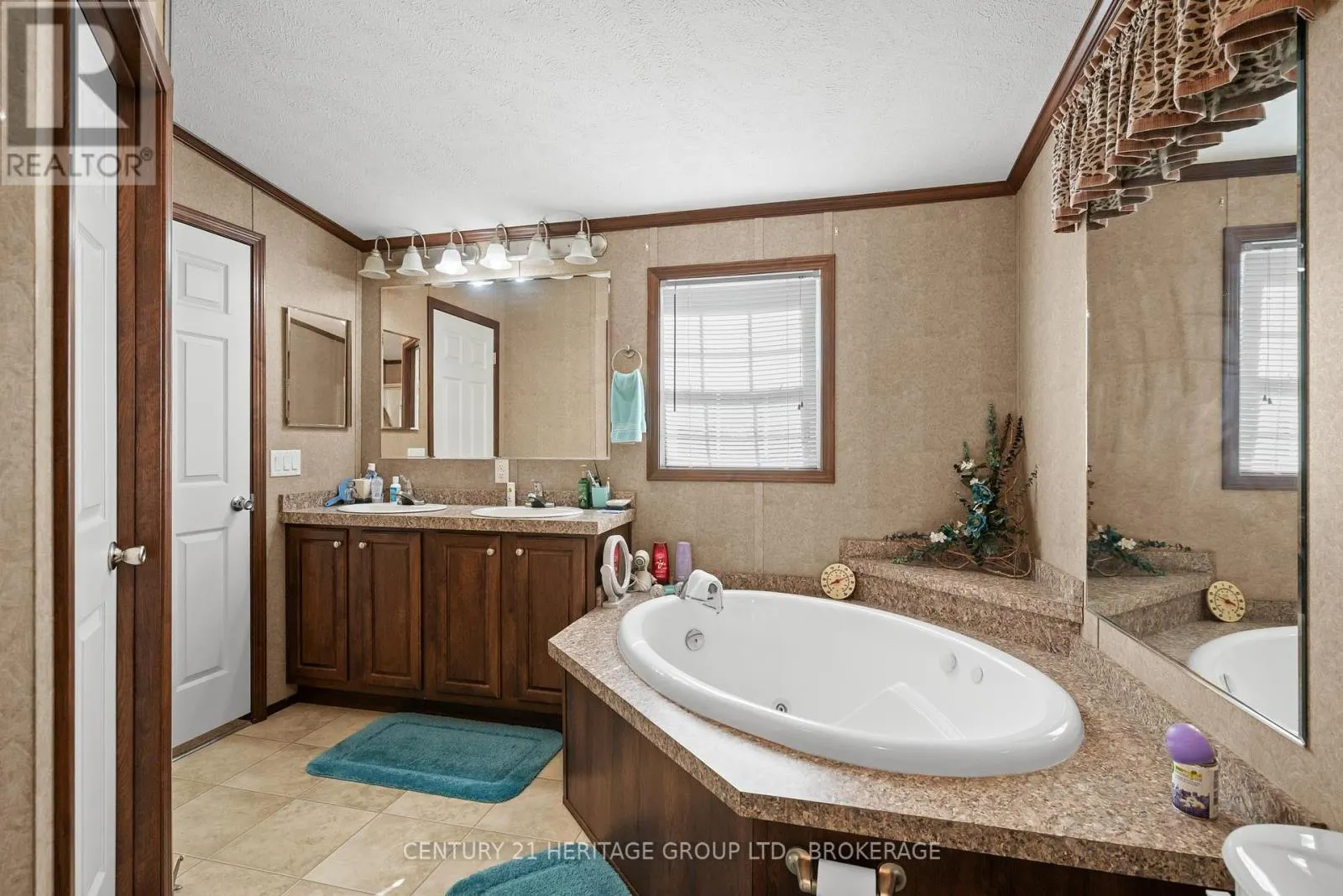 7 - 5633 BATH ROAD, #7