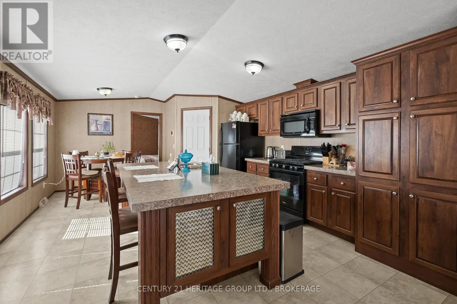 7 - 5633 BATH ROAD, #7