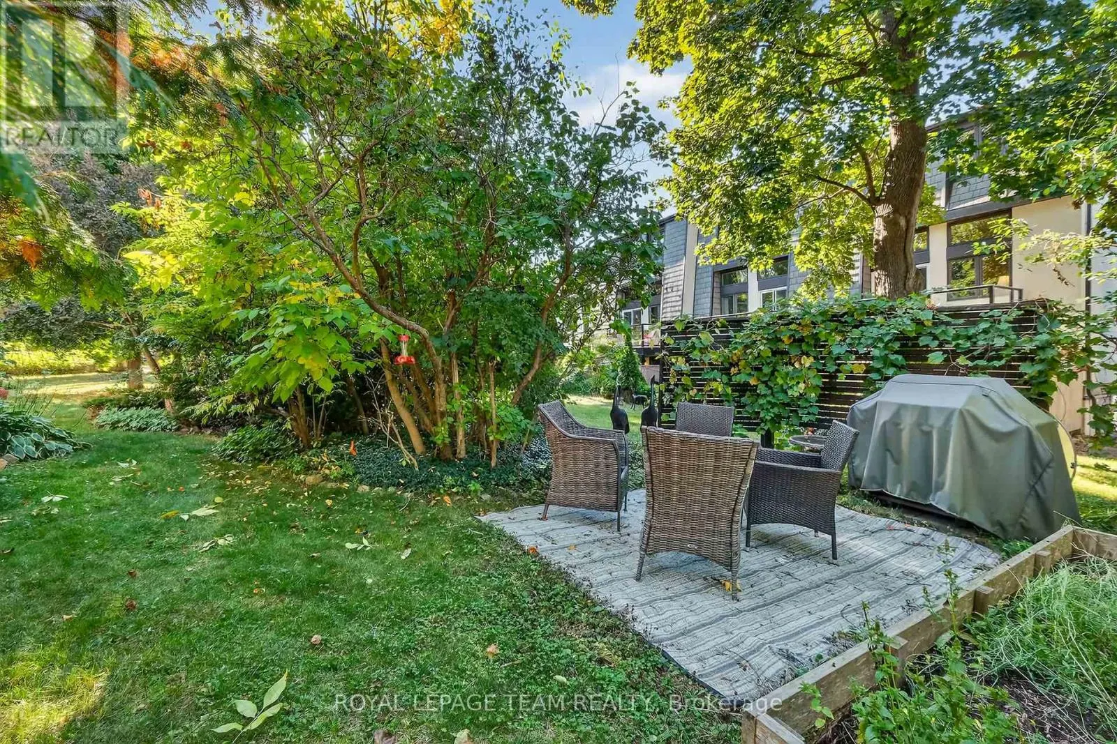 6 - 635 RICHMOND ROAD