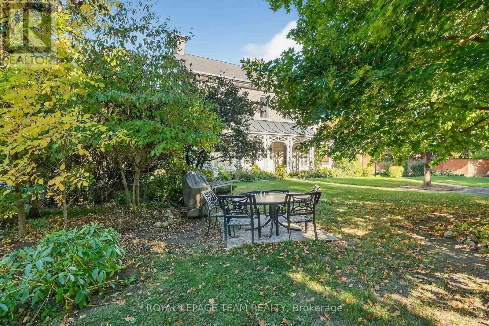 6 - 635 RICHMOND ROAD