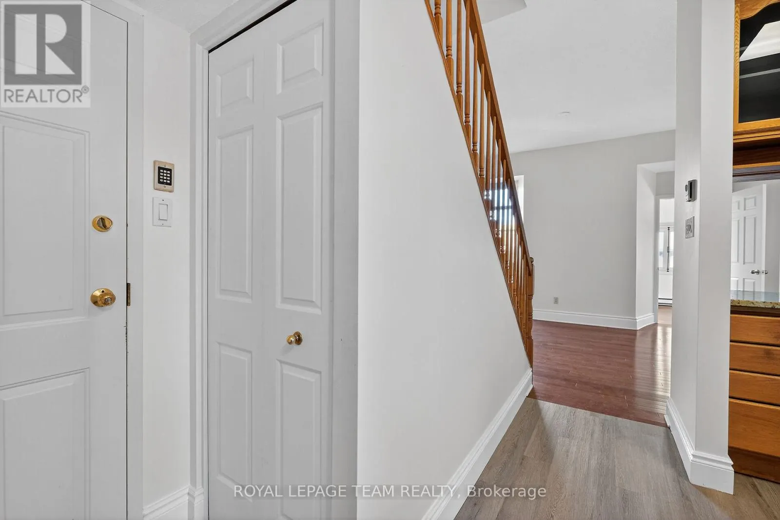 6 - 635 RICHMOND ROAD