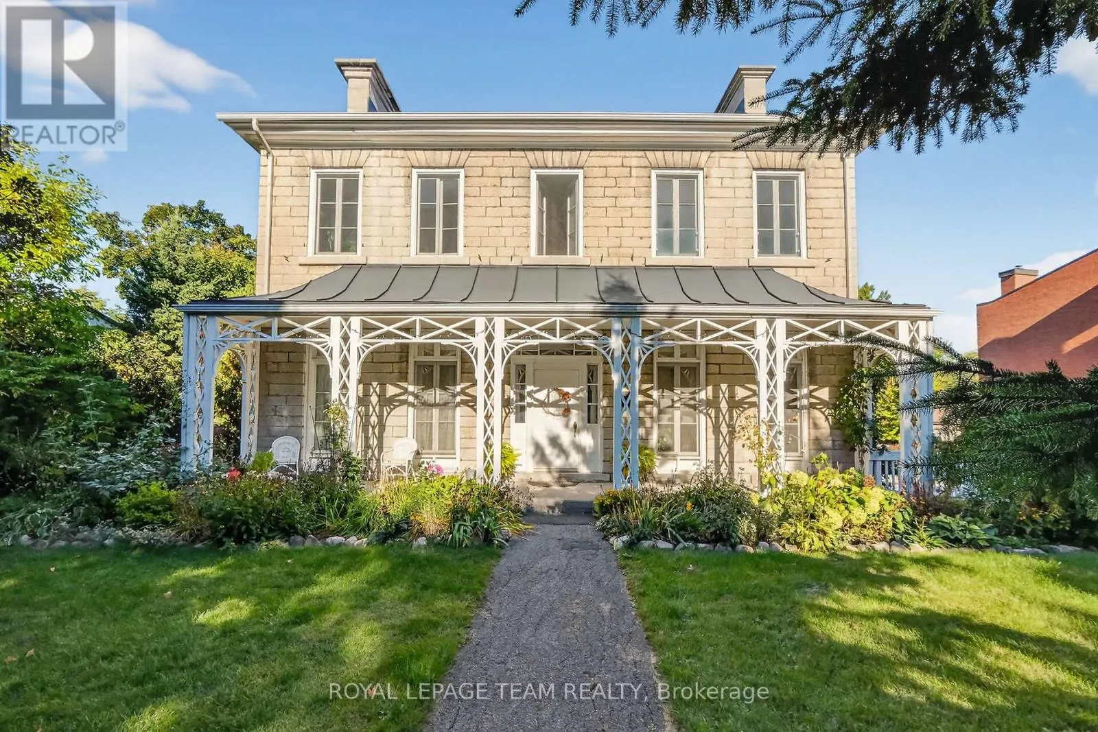 6 - 635 RICHMOND ROAD