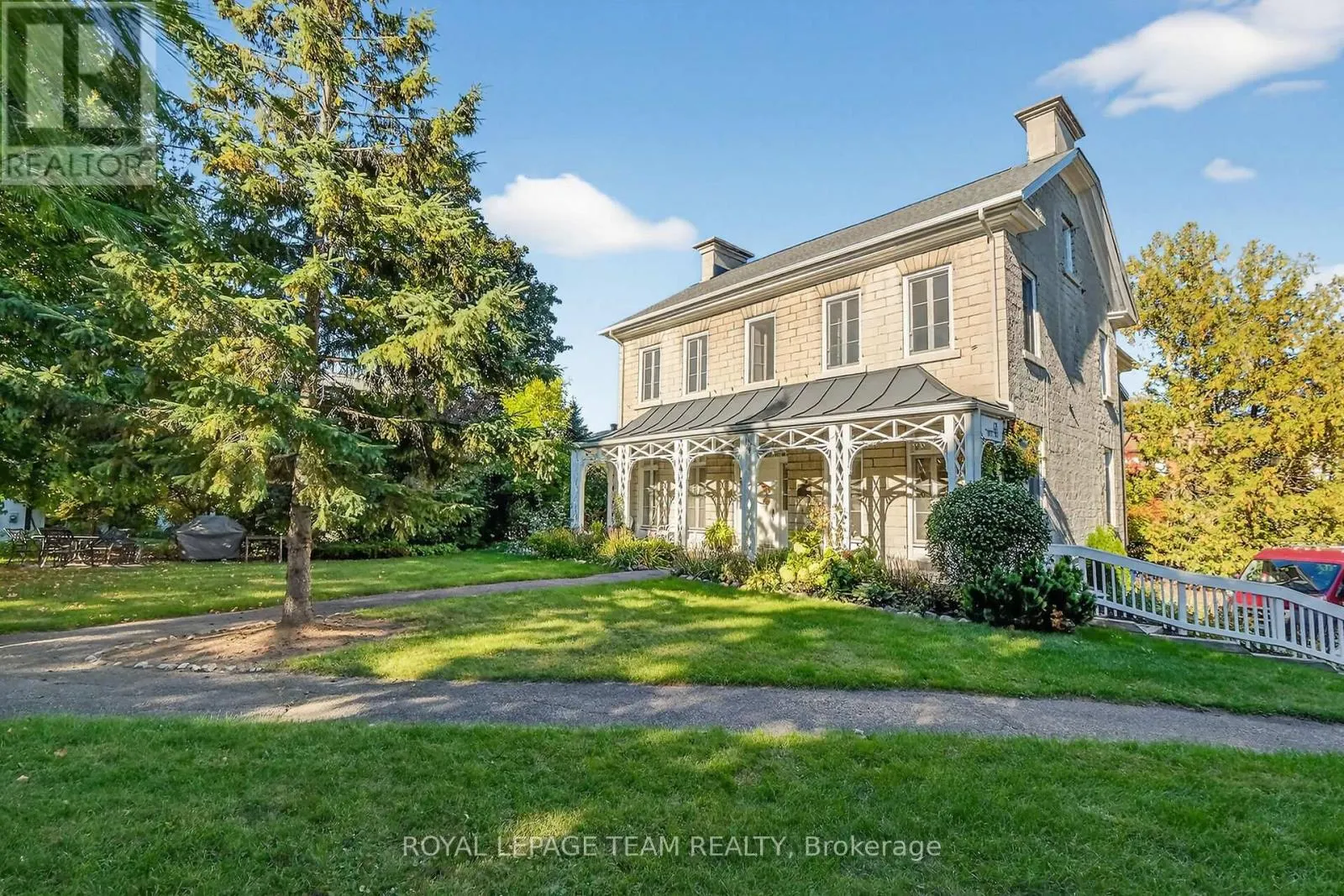 6 - 635 RICHMOND ROAD