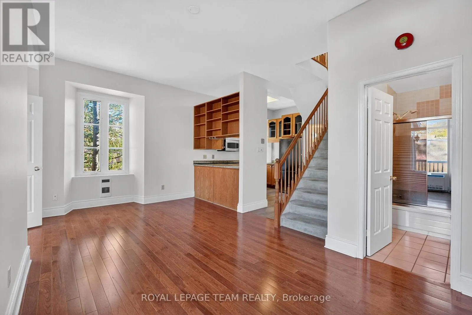 6 - 635 RICHMOND ROAD