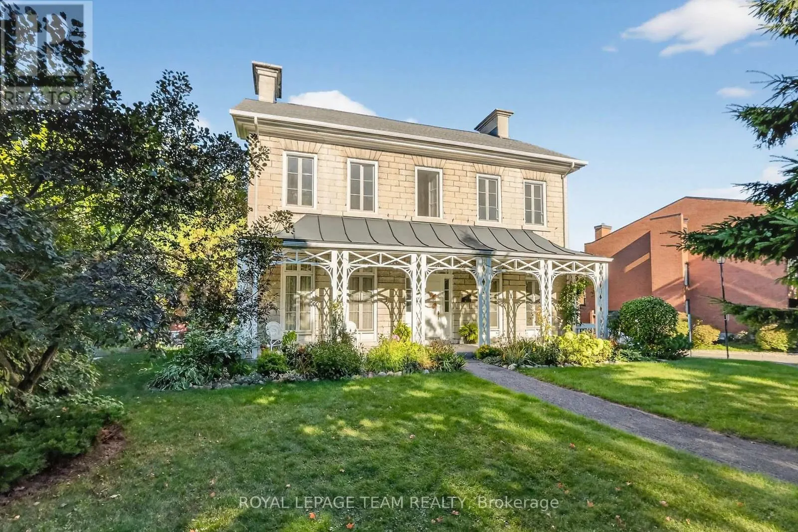 6 - 635 RICHMOND ROAD