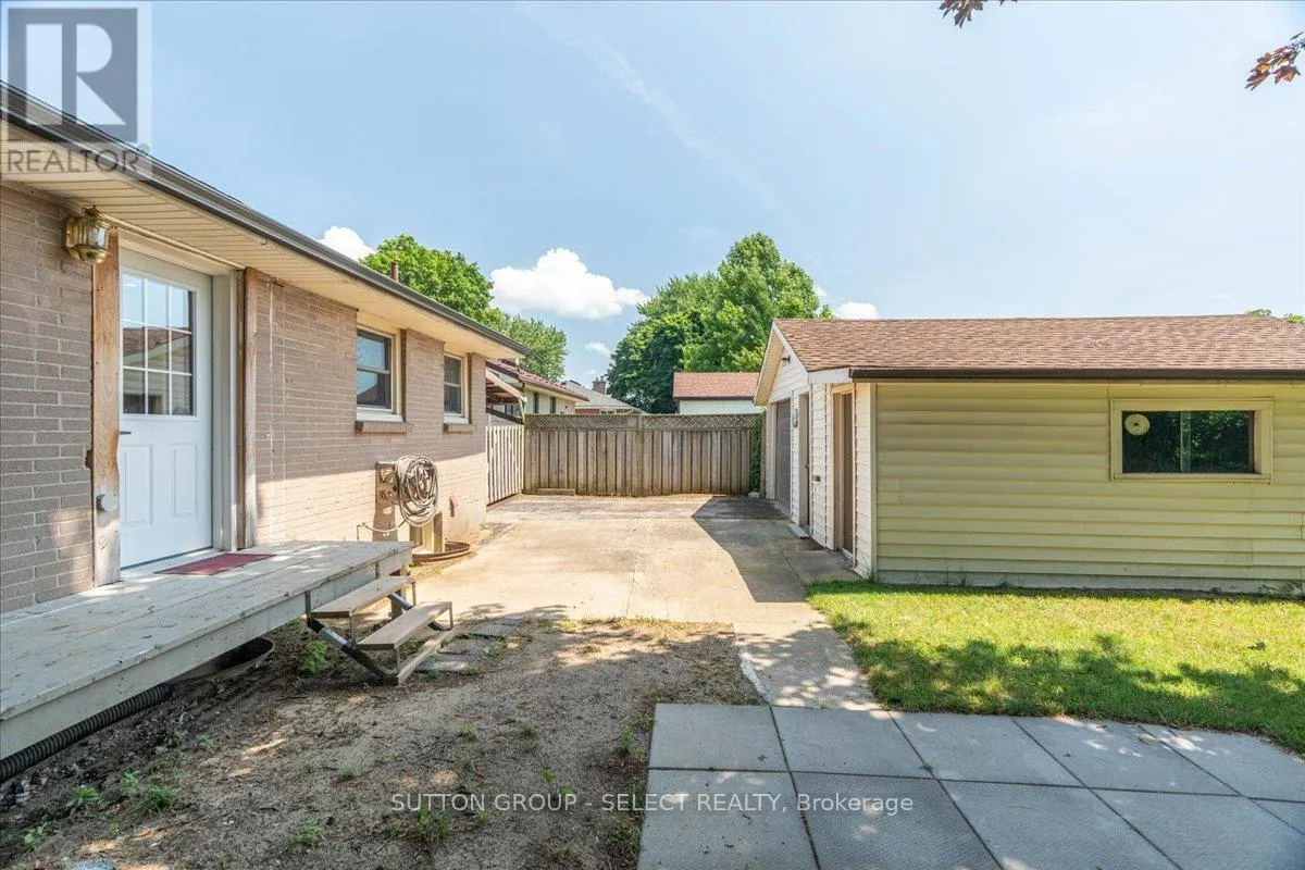 1697 MOFFATT AVENUE