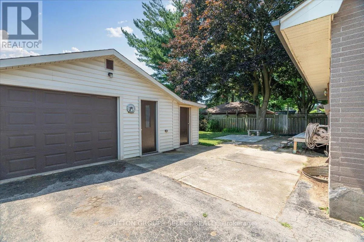 1697 MOFFATT AVENUE
