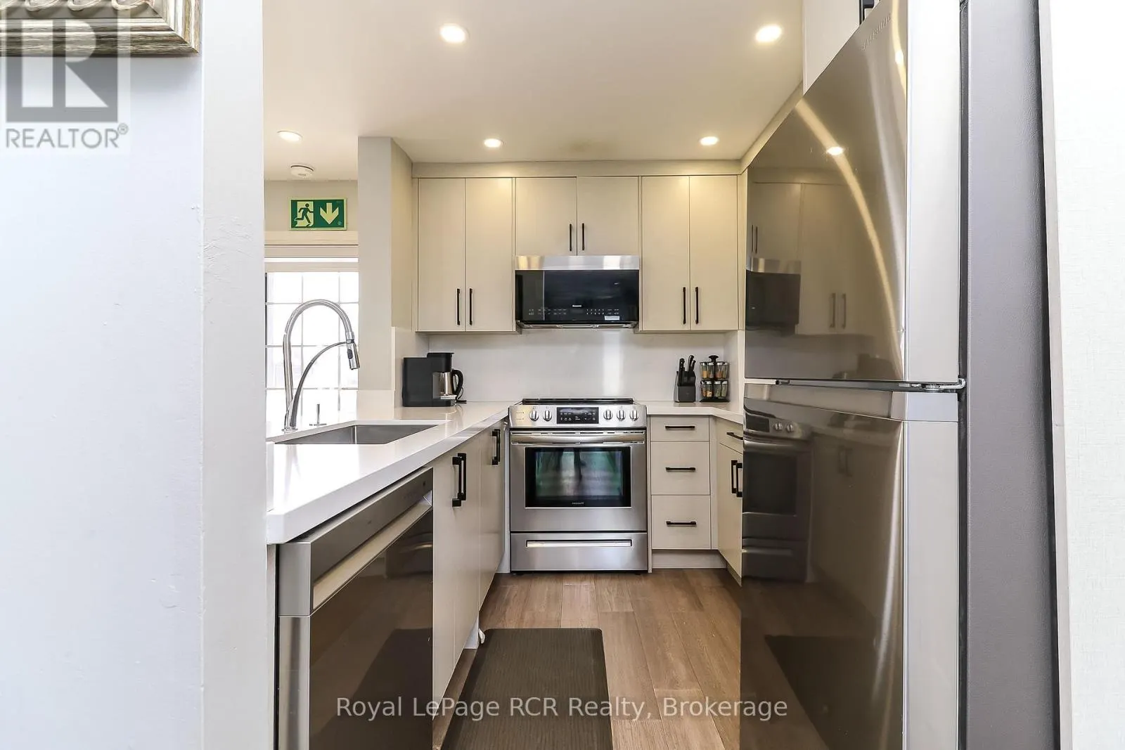 22 - 162 SETTLERS WAY, #22