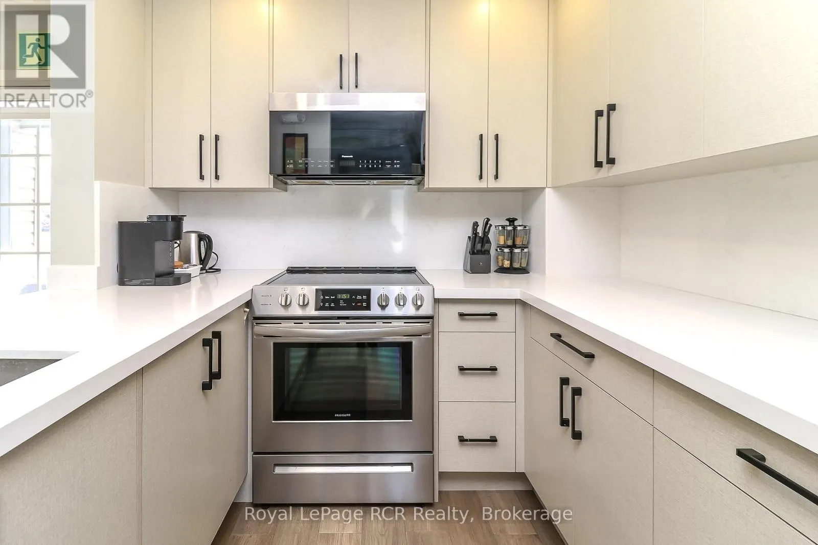 22 - 162 SETTLERS WAY, #22