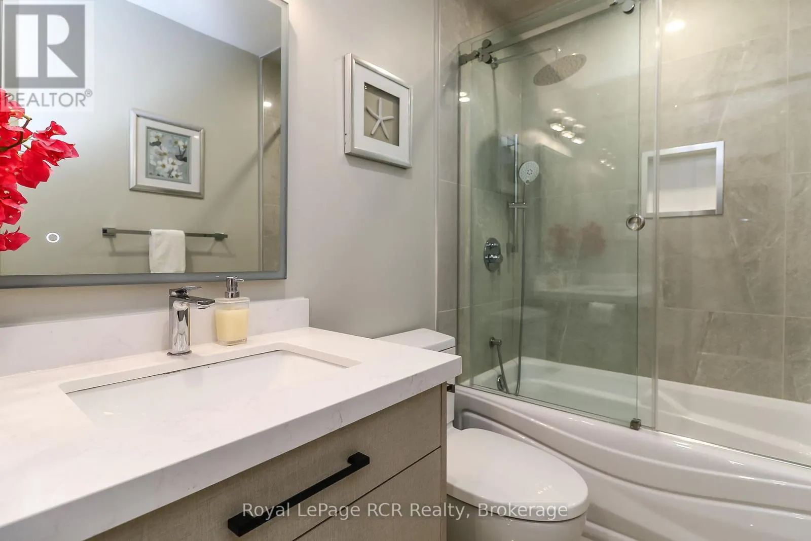 22 - 162 SETTLERS WAY, #22
