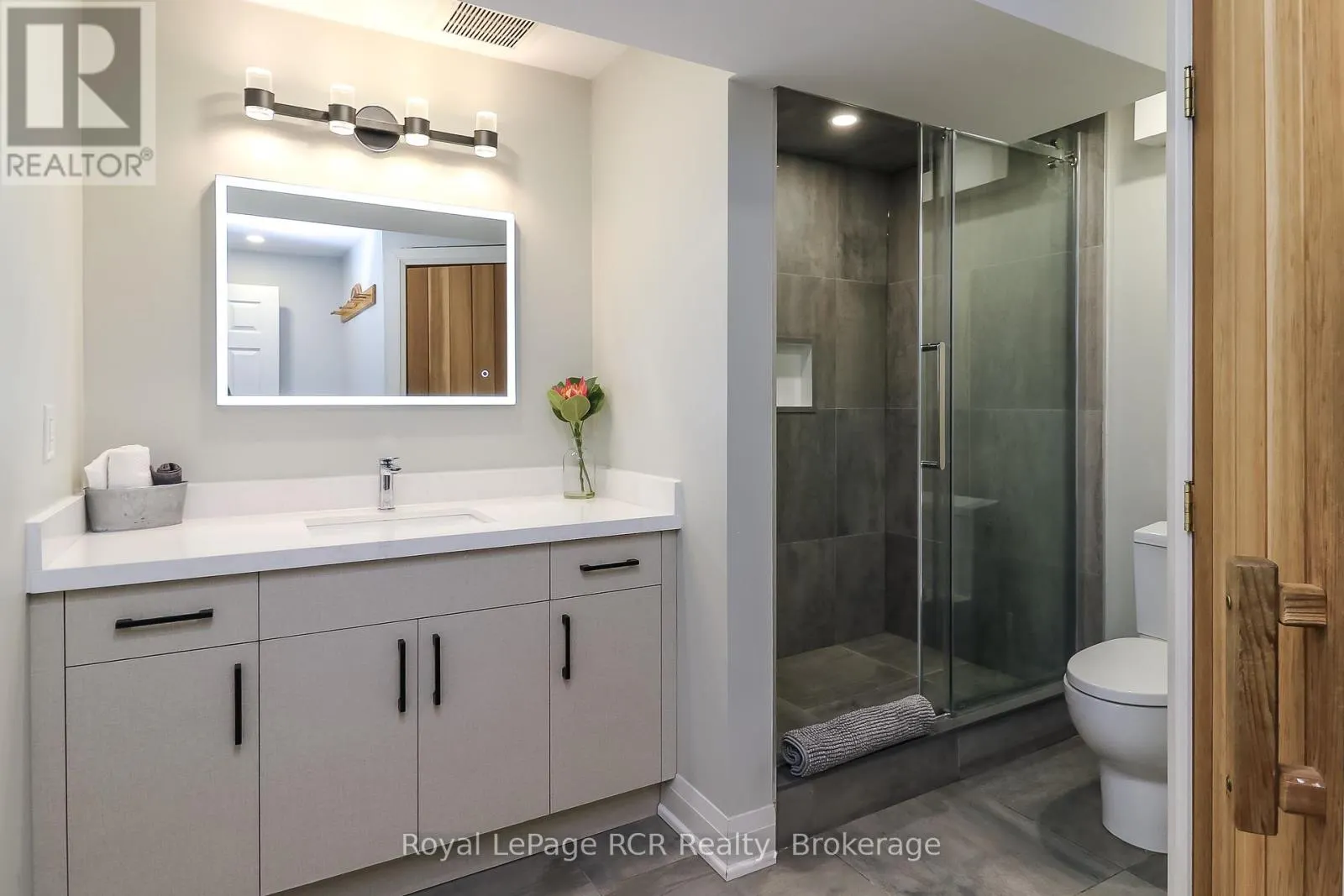 22 - 162 SETTLERS WAY, #22