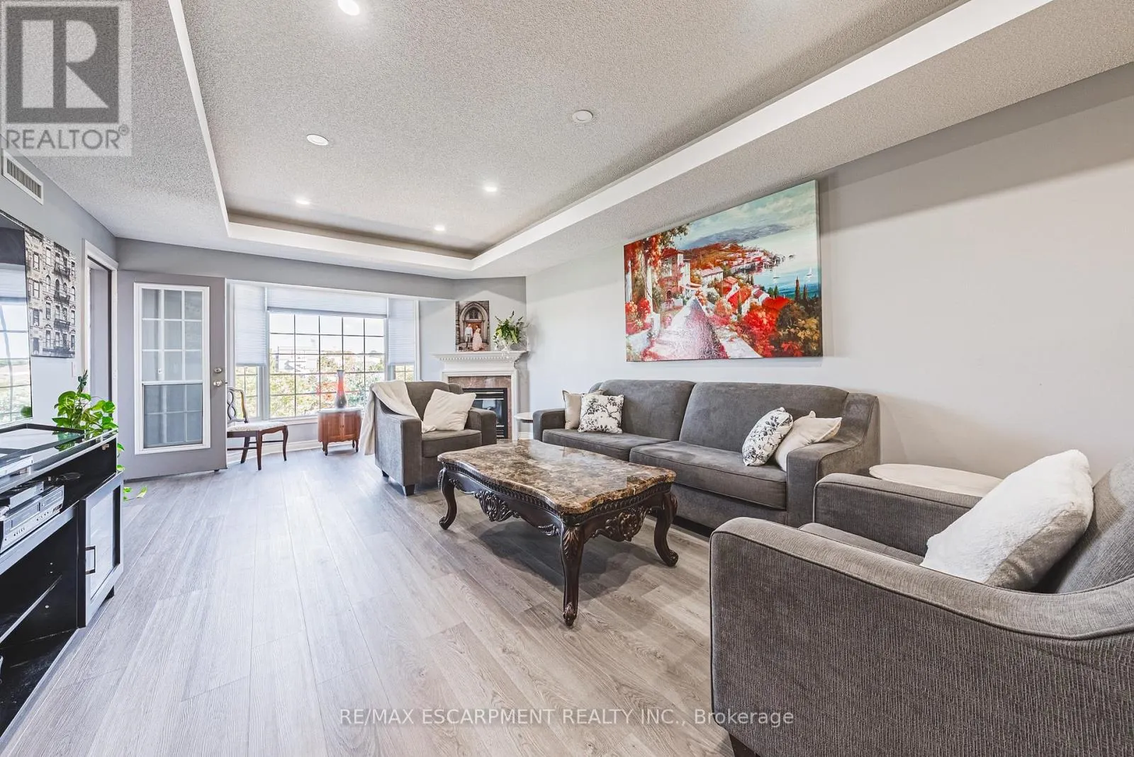 308 - 990 GOLF LINKS ROAD