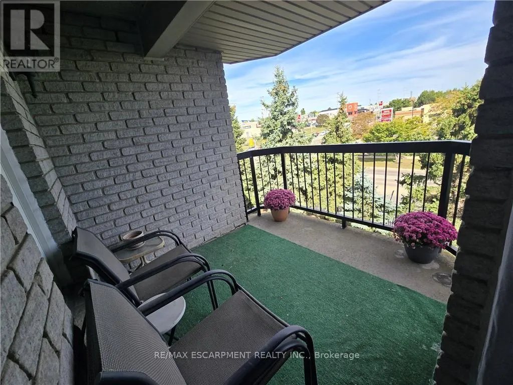 308 - 990 GOLF LINKS ROAD