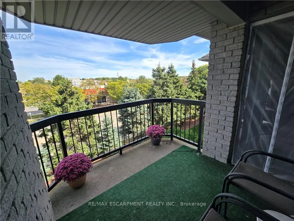 308 - 990 GOLF LINKS ROAD