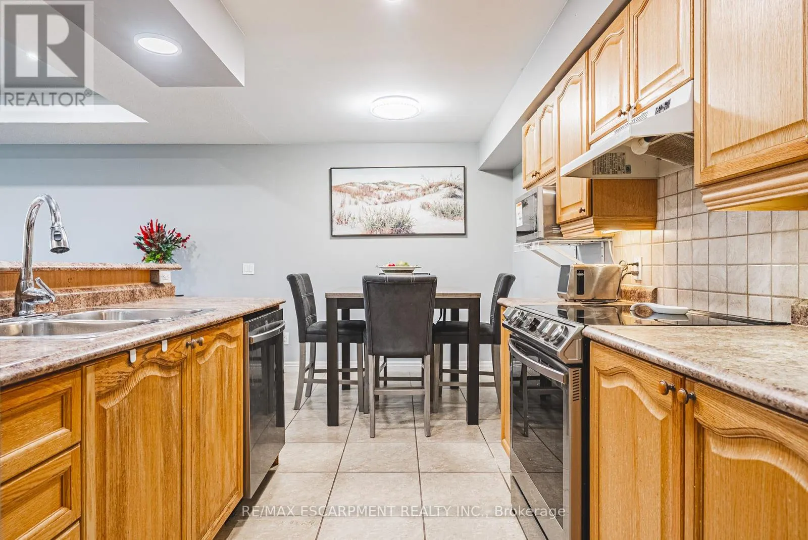 308 - 990 GOLF LINKS ROAD