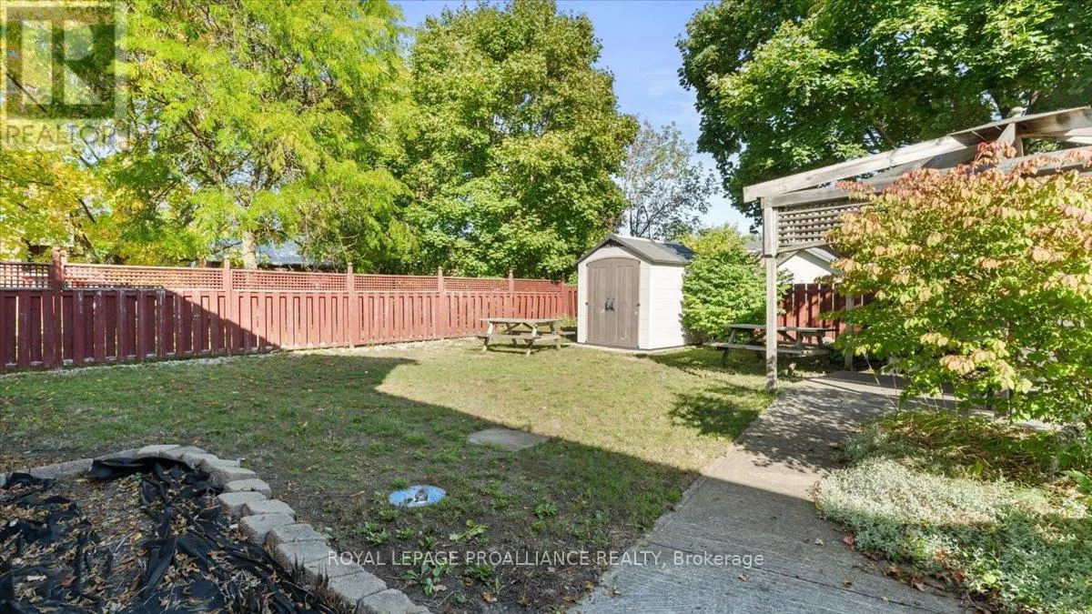 27 DOXSEE AVENUE N