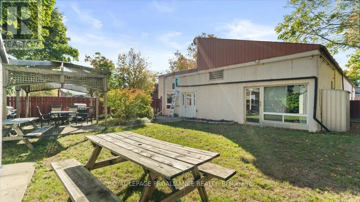 27 DOXSEE AVENUE N