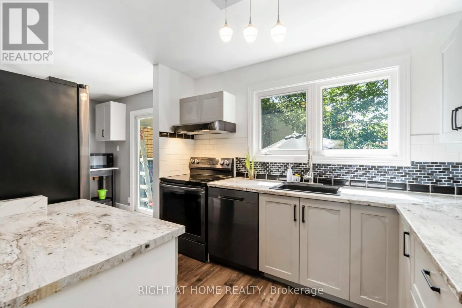 3 - 21 MIDLAND CRESCENT