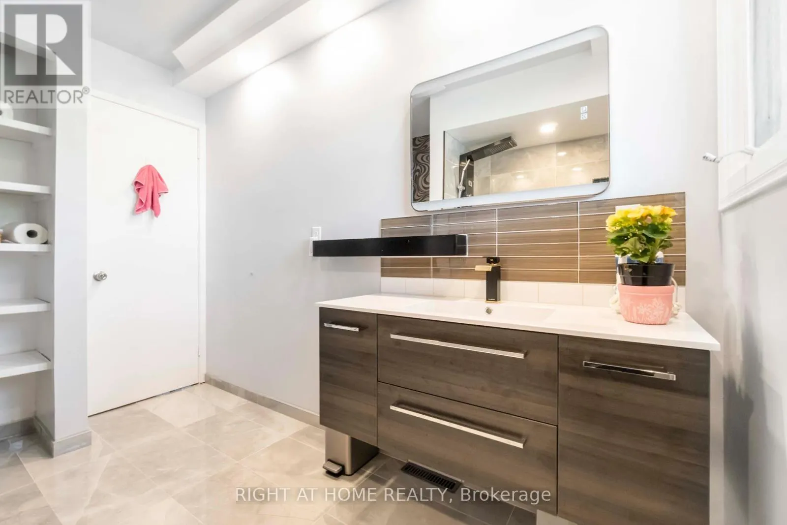 3 - 21 MIDLAND CRESCENT