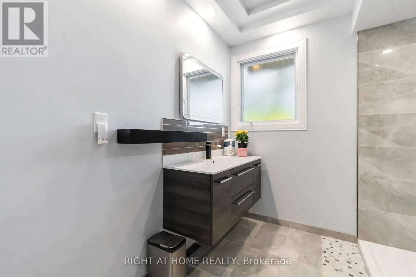 3 - 21 MIDLAND CRESCENT