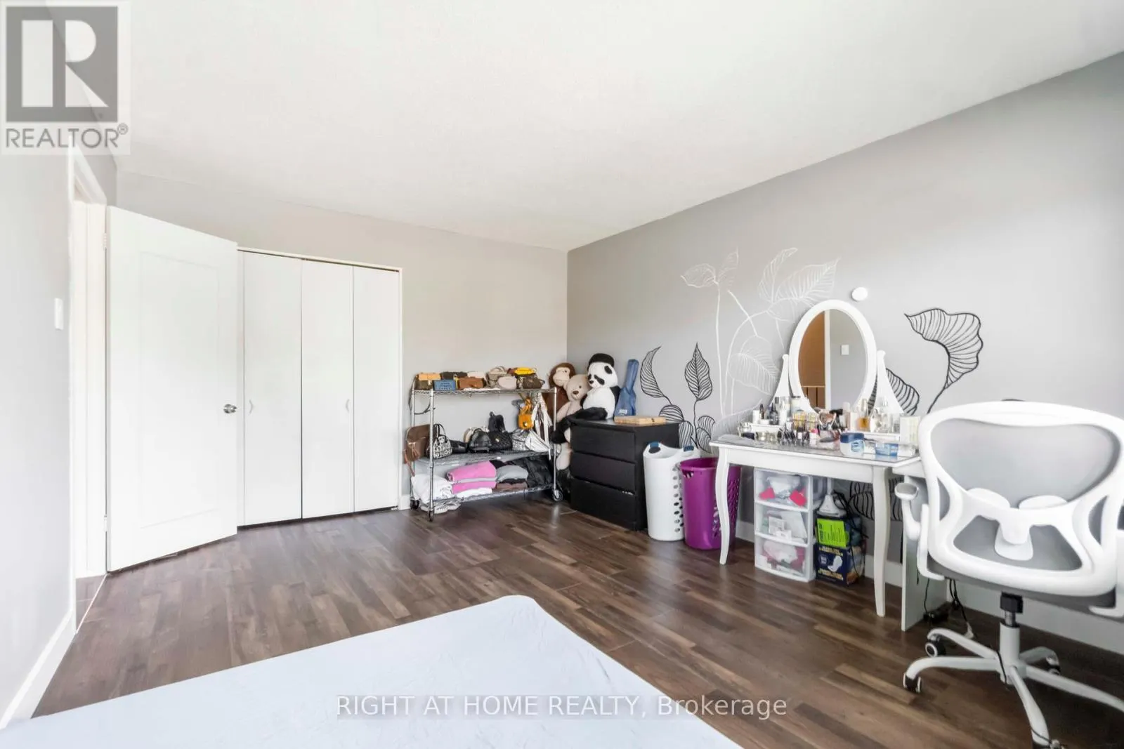 3 - 21 MIDLAND CRESCENT