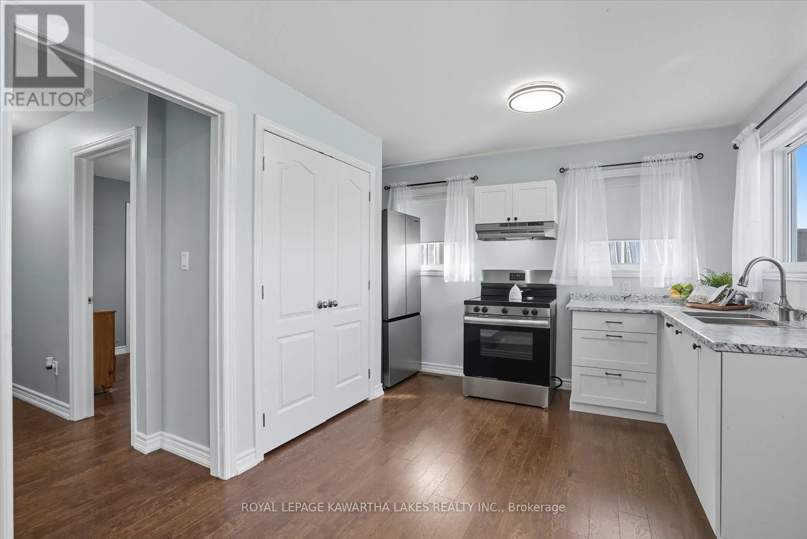 18 MARY STREET W
