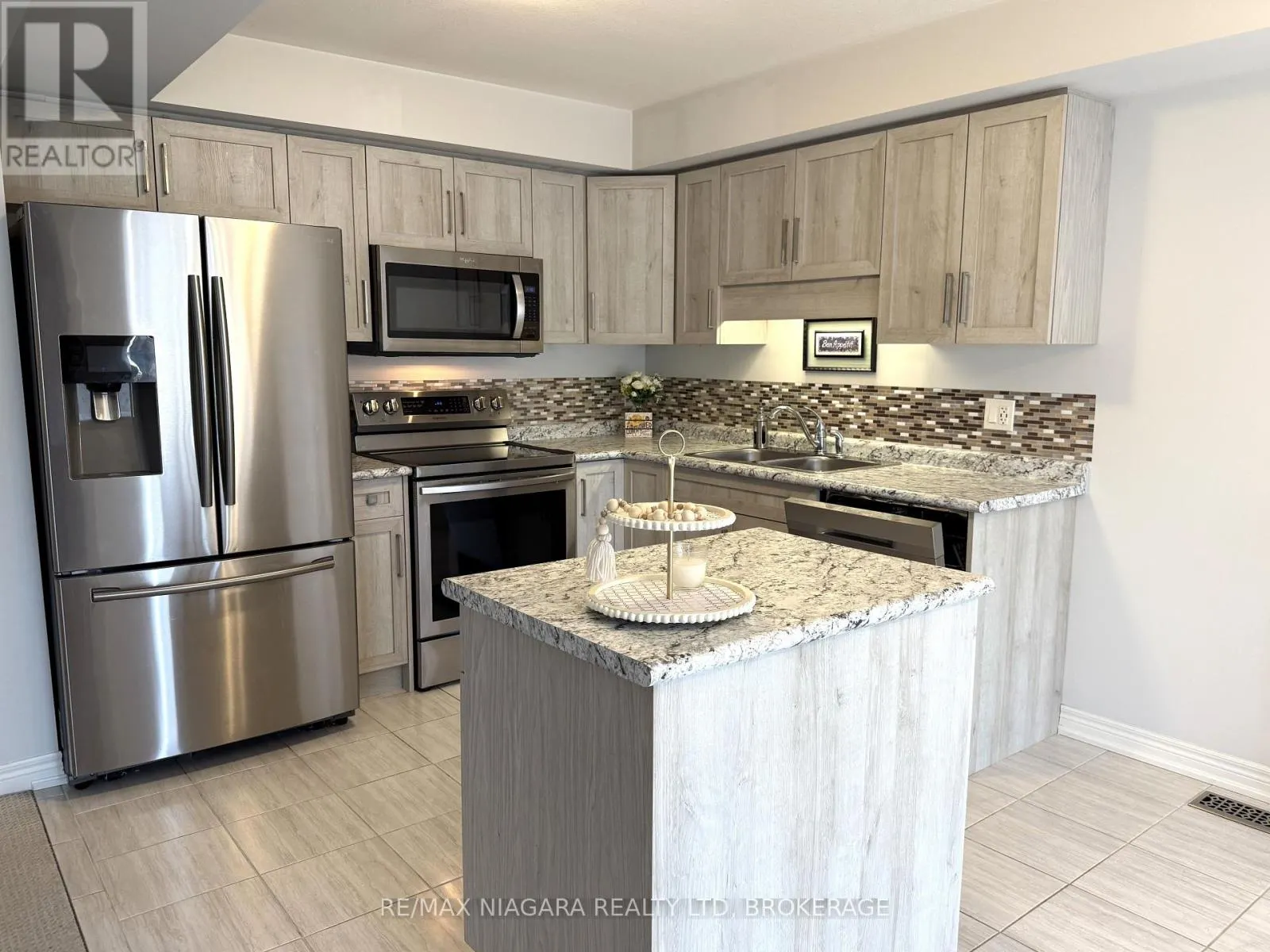 45 - 340 PROSPECT POINT ROAD N, #45