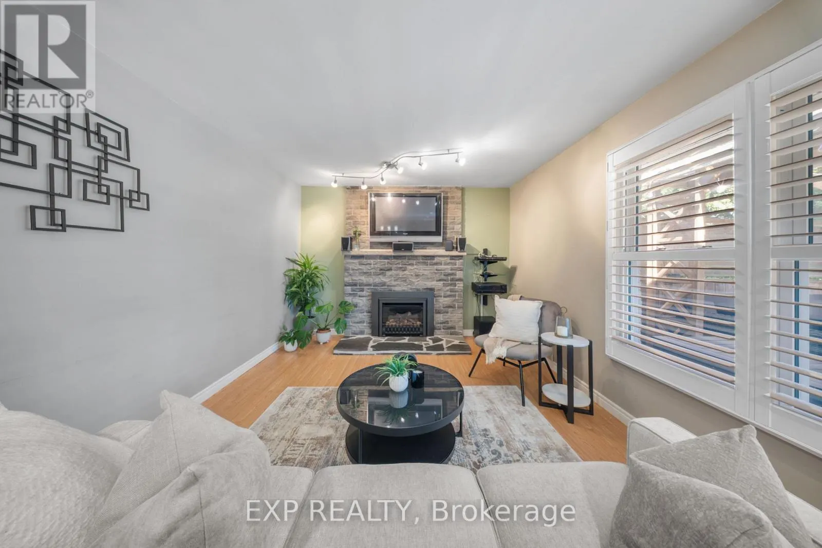 54 PATHFINDER CRESCENT