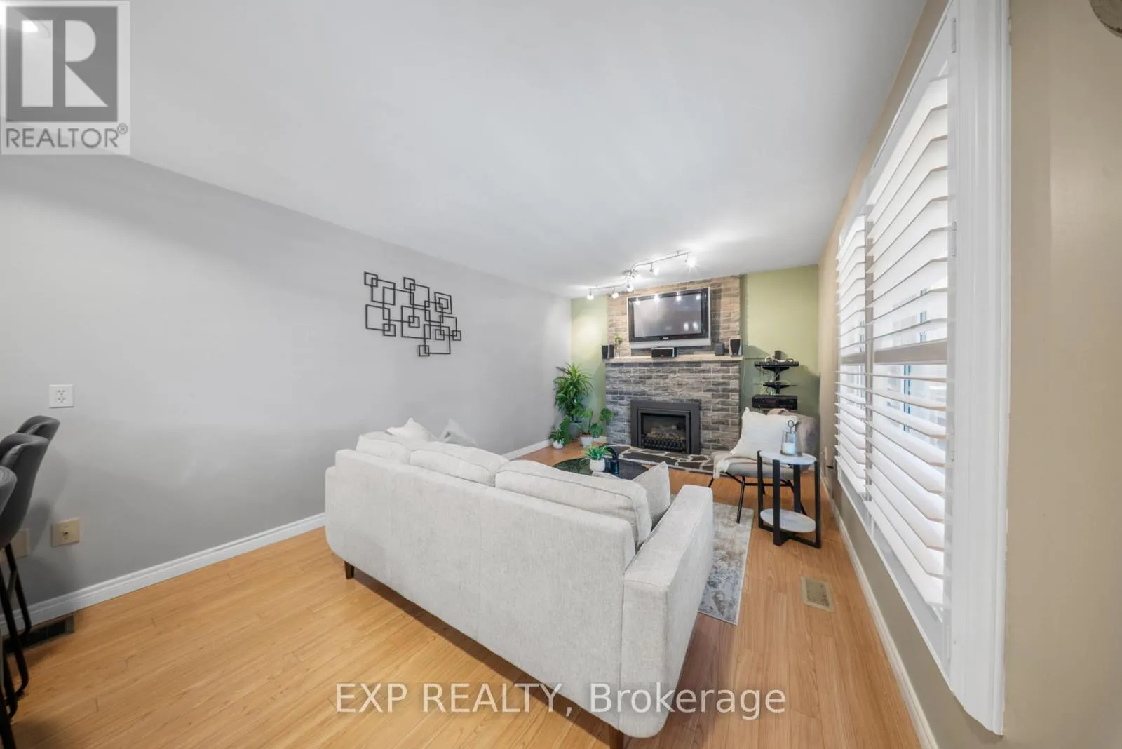 54 PATHFINDER CRESCENT