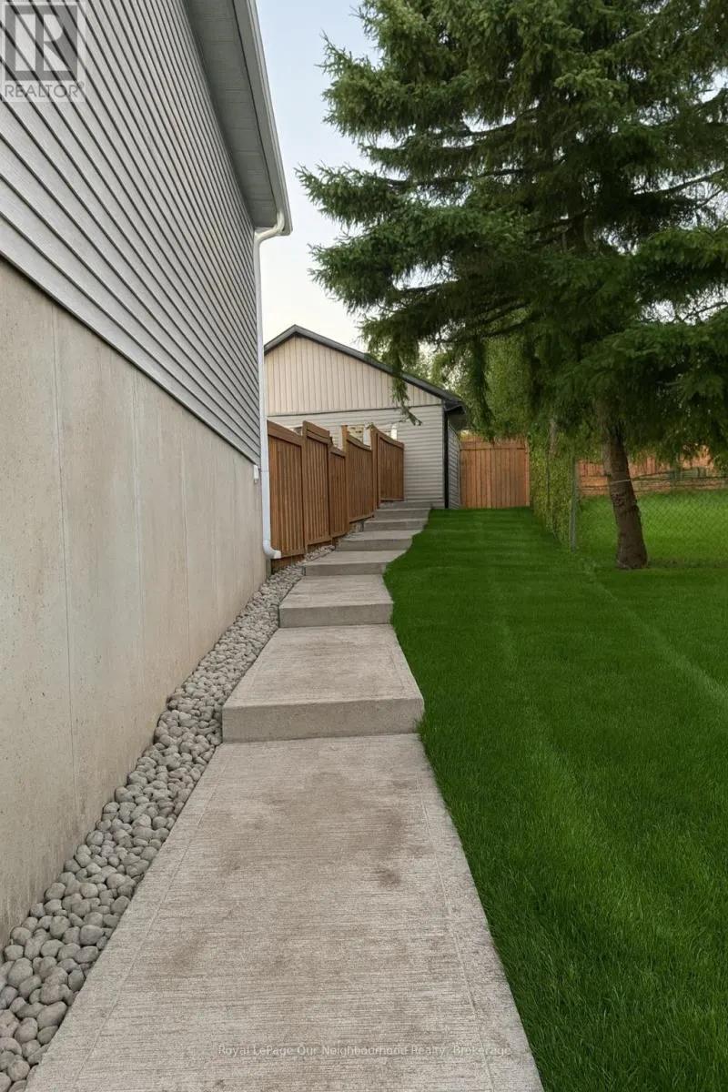 3 - 1123 TOWERHILL COURT, #3