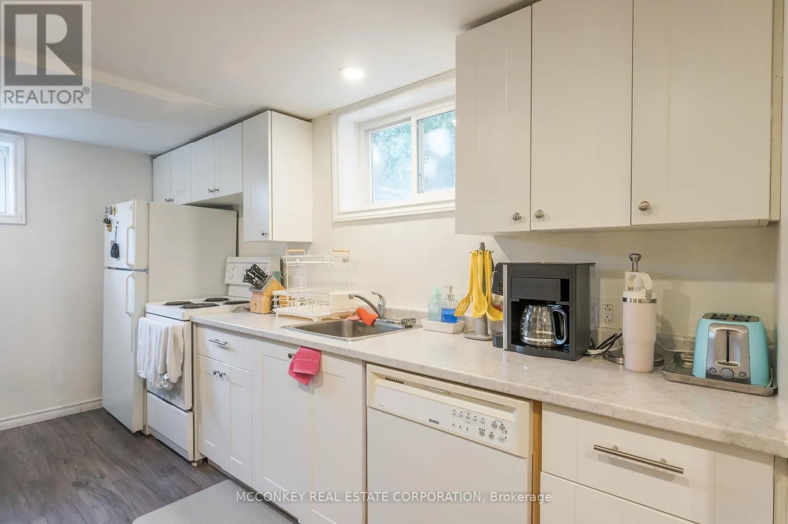 18 DALEVIEW AVENUE