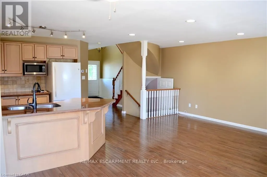 122 FOXBOROUGH DRIVE