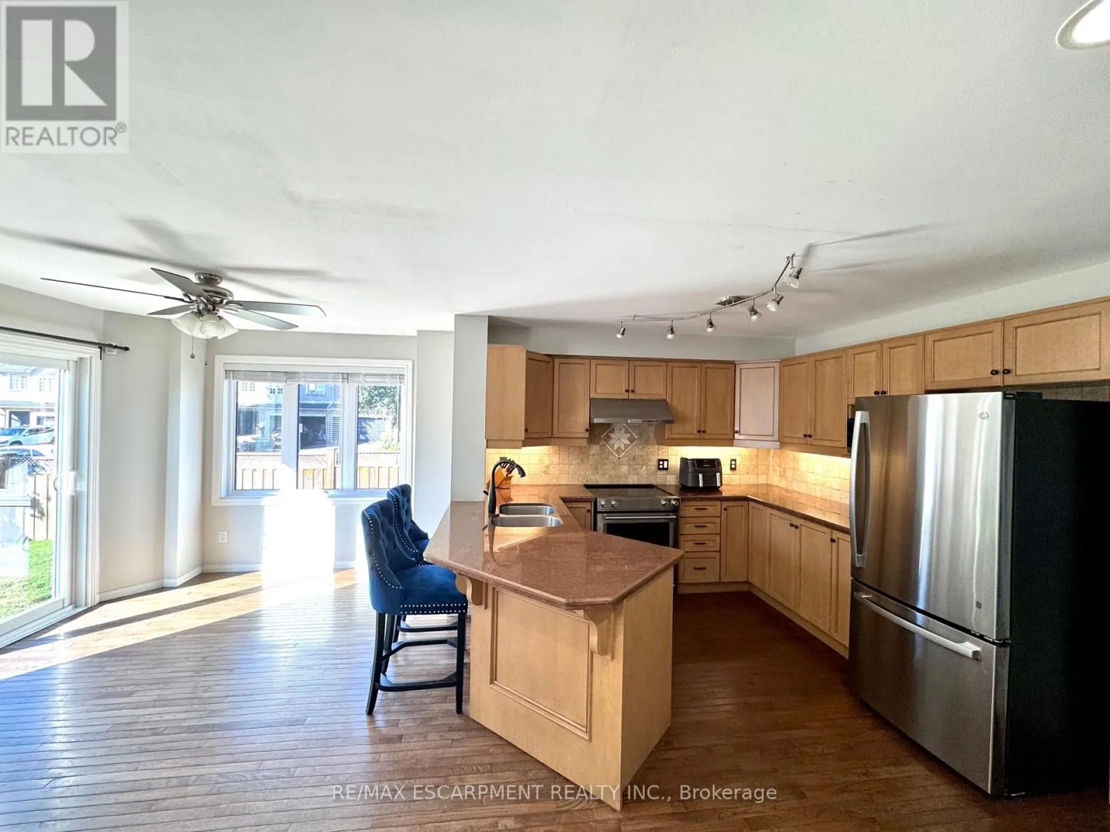 122 FOXBOROUGH DRIVE