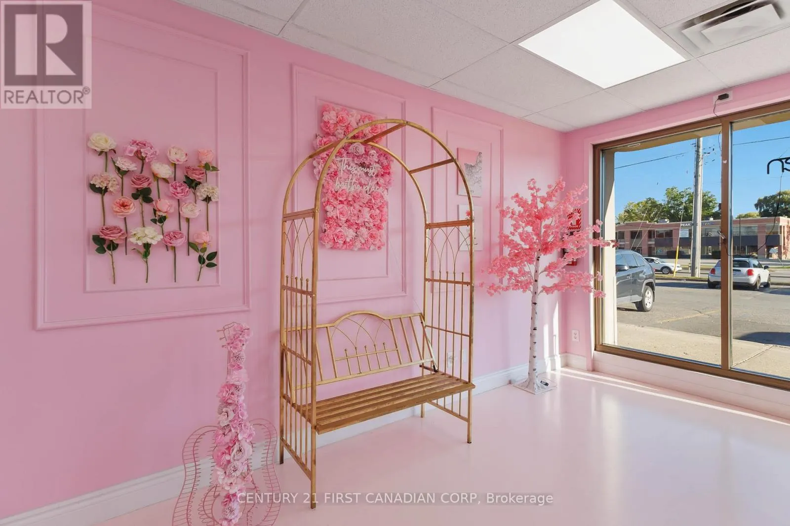 122 - 920 COMMISSIONERS ROAD, #122
